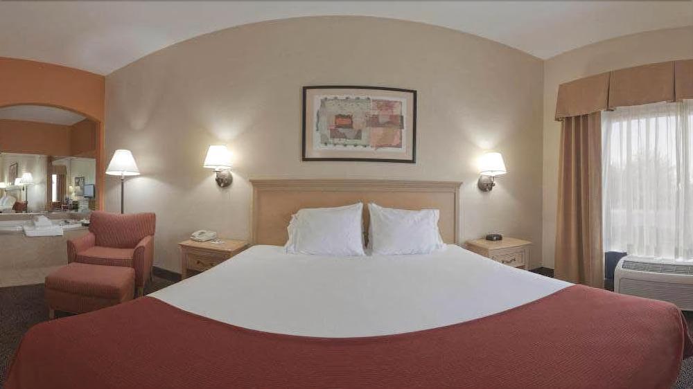 Express - By Ihg Hotel 2*